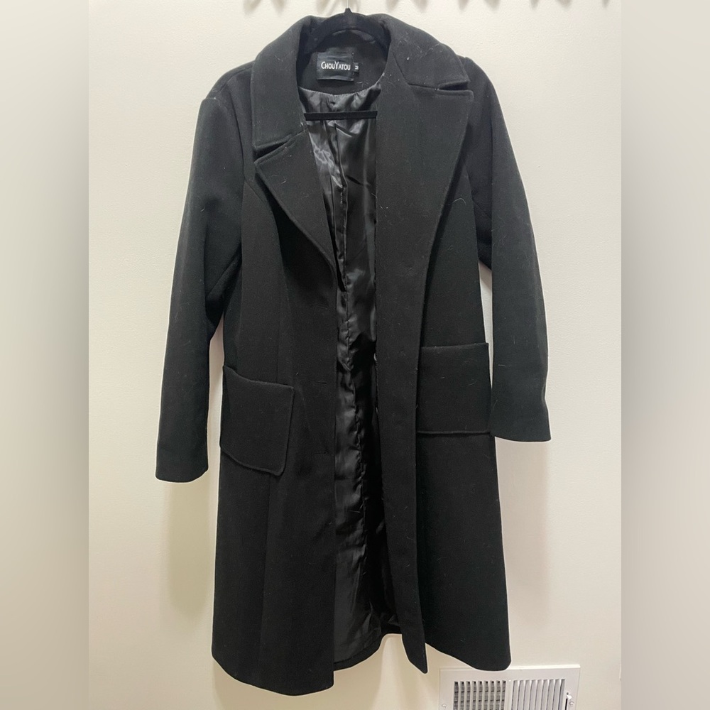 Chic Black Women's Trench Coat by Gevoni